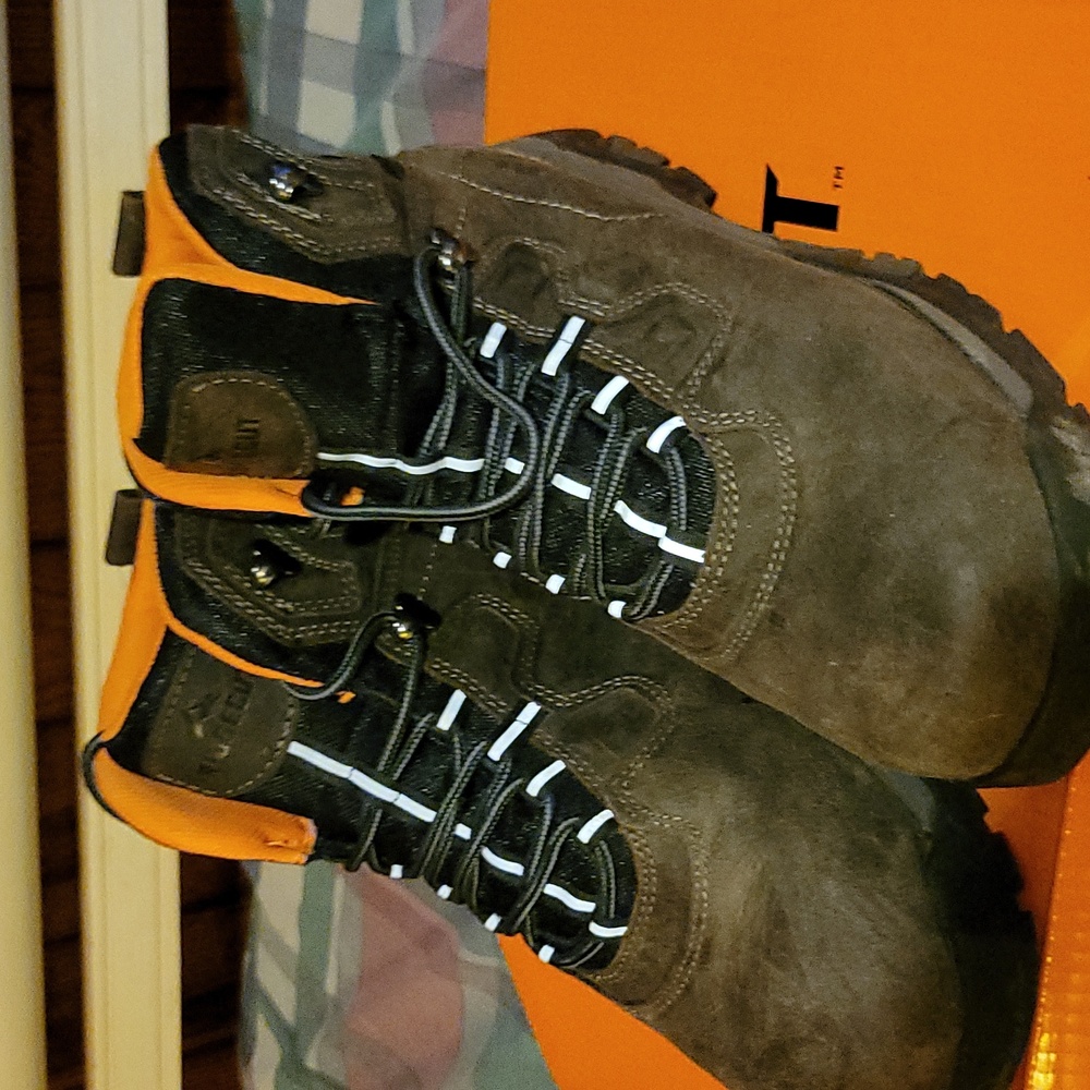 Men’s size 10 work boot